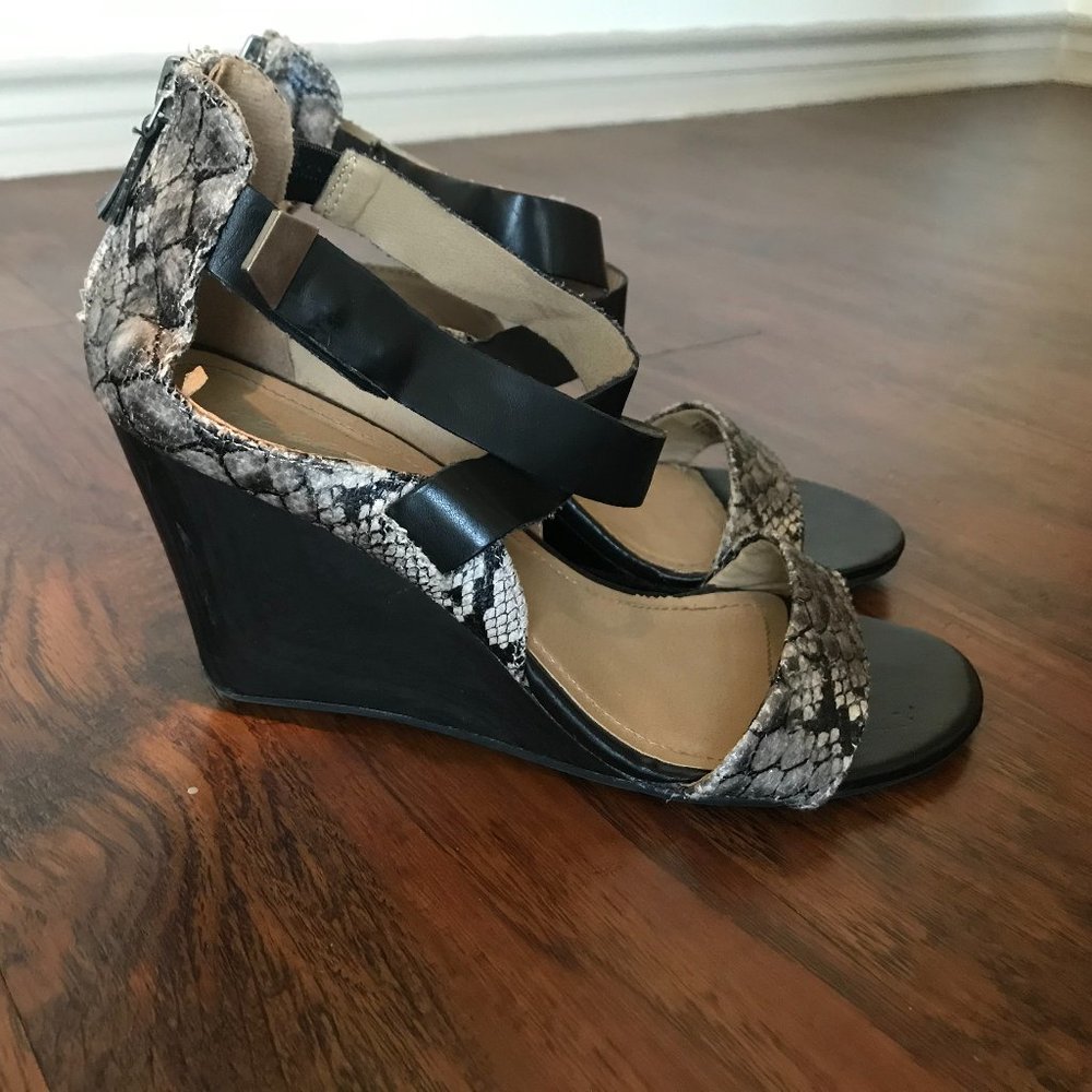KENNETH COLE REACTION Snake Print Wedge size 9 M